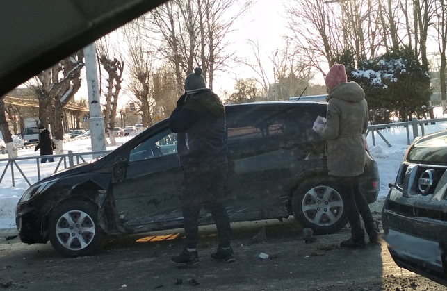 На Московском шоссе столкнулись две иномарки